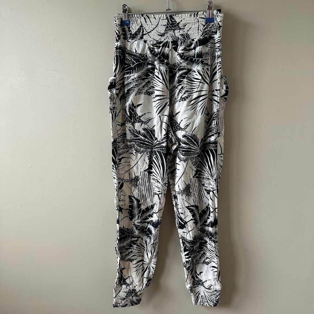 Aerie Black and White Tropical Print Pants - Picture 3 of 3